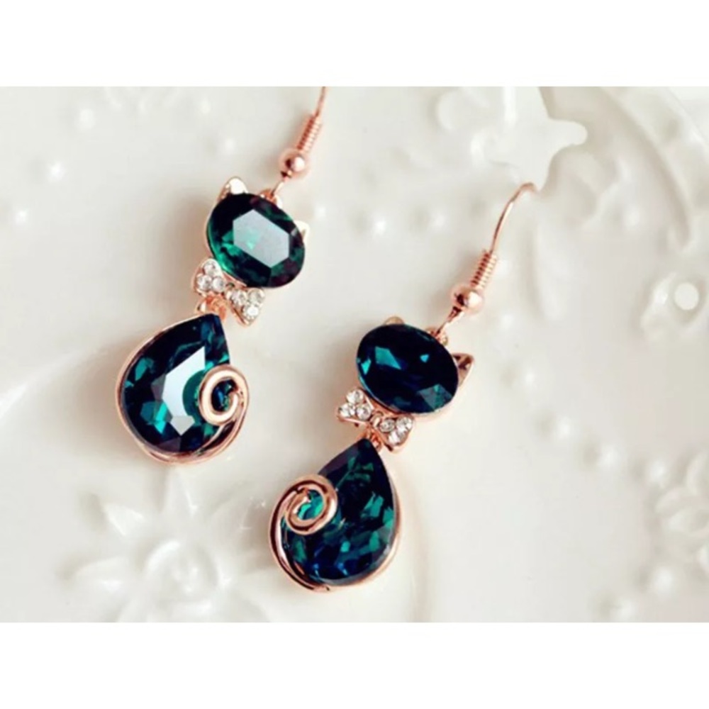 🆕 Emerald Color Bling Cat Stud Earrings - Picture 3 of 5